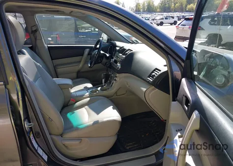 2012 Toyota Highlander Se V6 z USA, uszkodzony, nr VIN 5TDBK3EH1CS141986